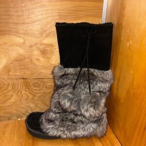 Elegant Black and Gray Faux Fur Winter Boots